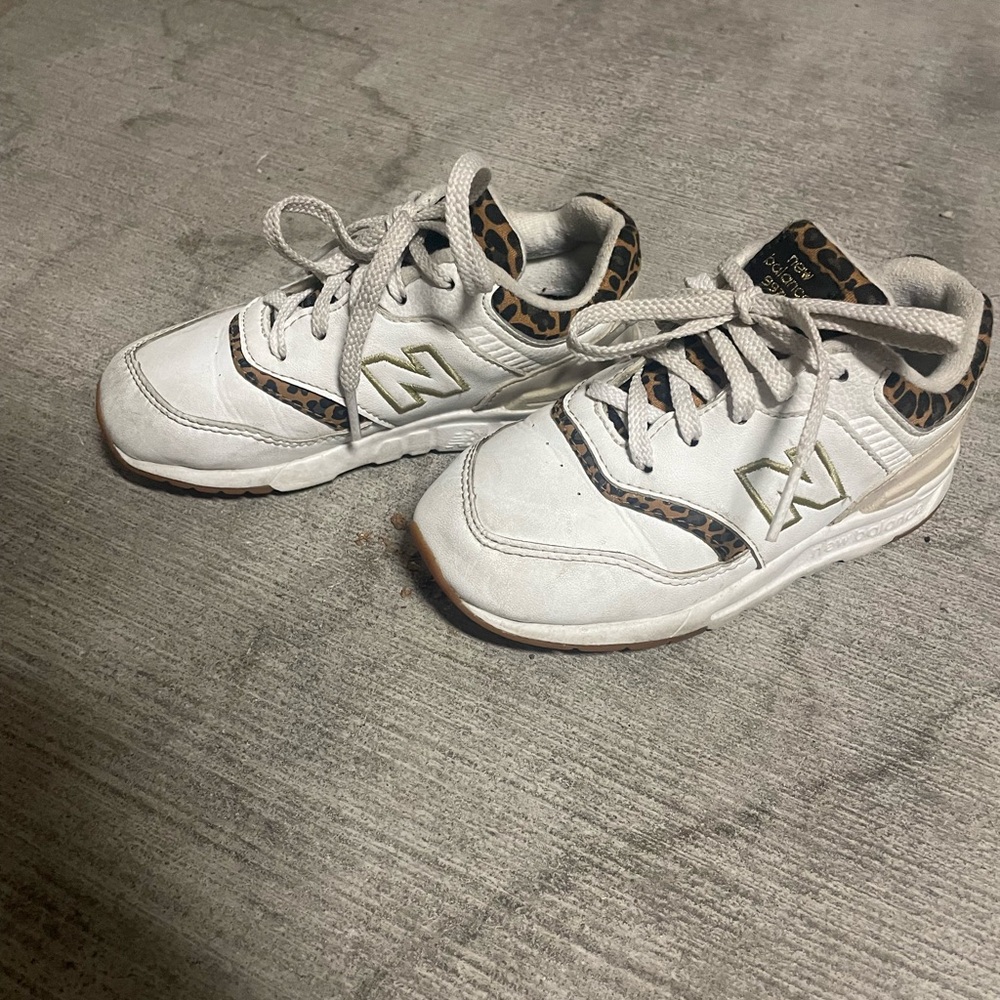 New Balance toddler girl sneakers size 10T good condition white/cream/black